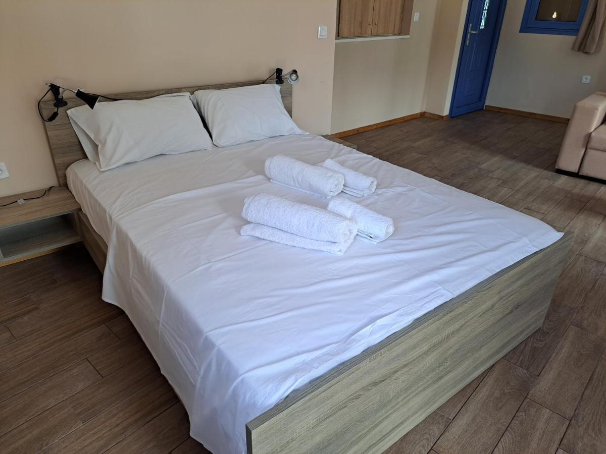 Blue Moon Apartment Agia Efimia Eksteriør bilde